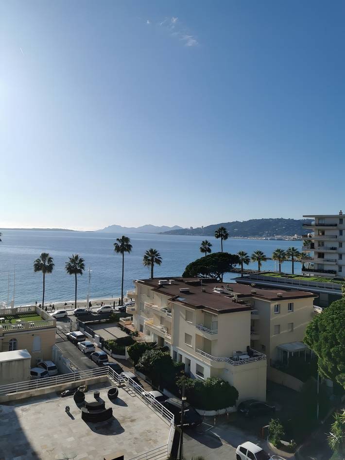 Location de vacances pour 2 personnes, avec balcon dans Plage de Juan-les-Pins