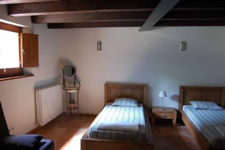 Gîte pour 8 personnes, avec jardin à Olot - 4