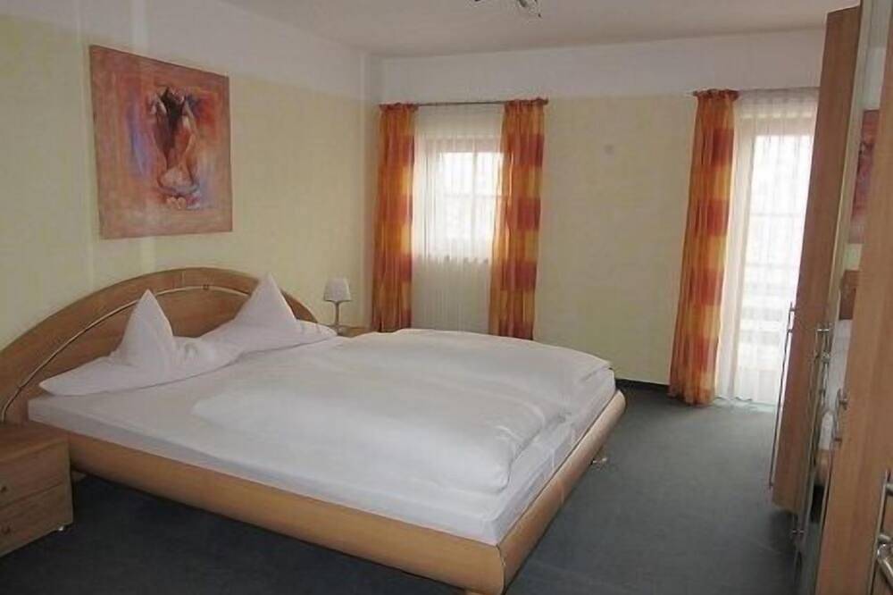 Ganze Wohnung, Ferienwohnung mit Ostbalkon 130qm in Seeon, Seebruck