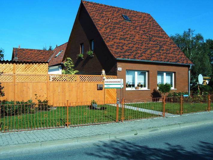 Ferienwohnung für 4 Personen, mit Terrasse und Garten in Zarrendorf