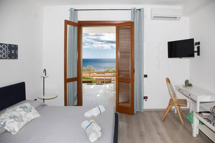 B&b per 3 persone, con Balcone e Terrazza nonché Idromassaggio e Giardino a Fontane Bianche