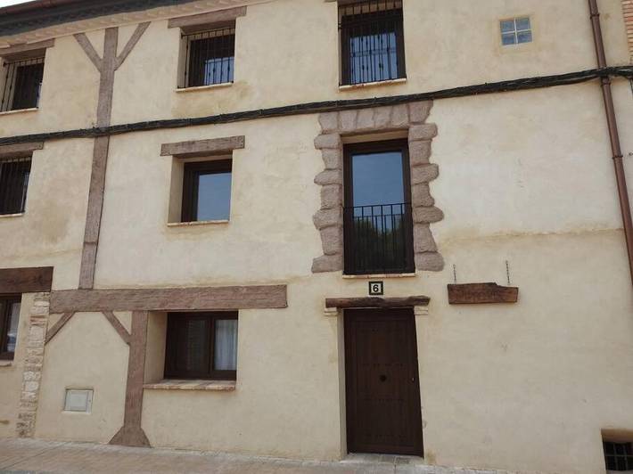 Casa de vacaciones para 12 personas, con jardín además de vistas y piscina en Campo de Borja