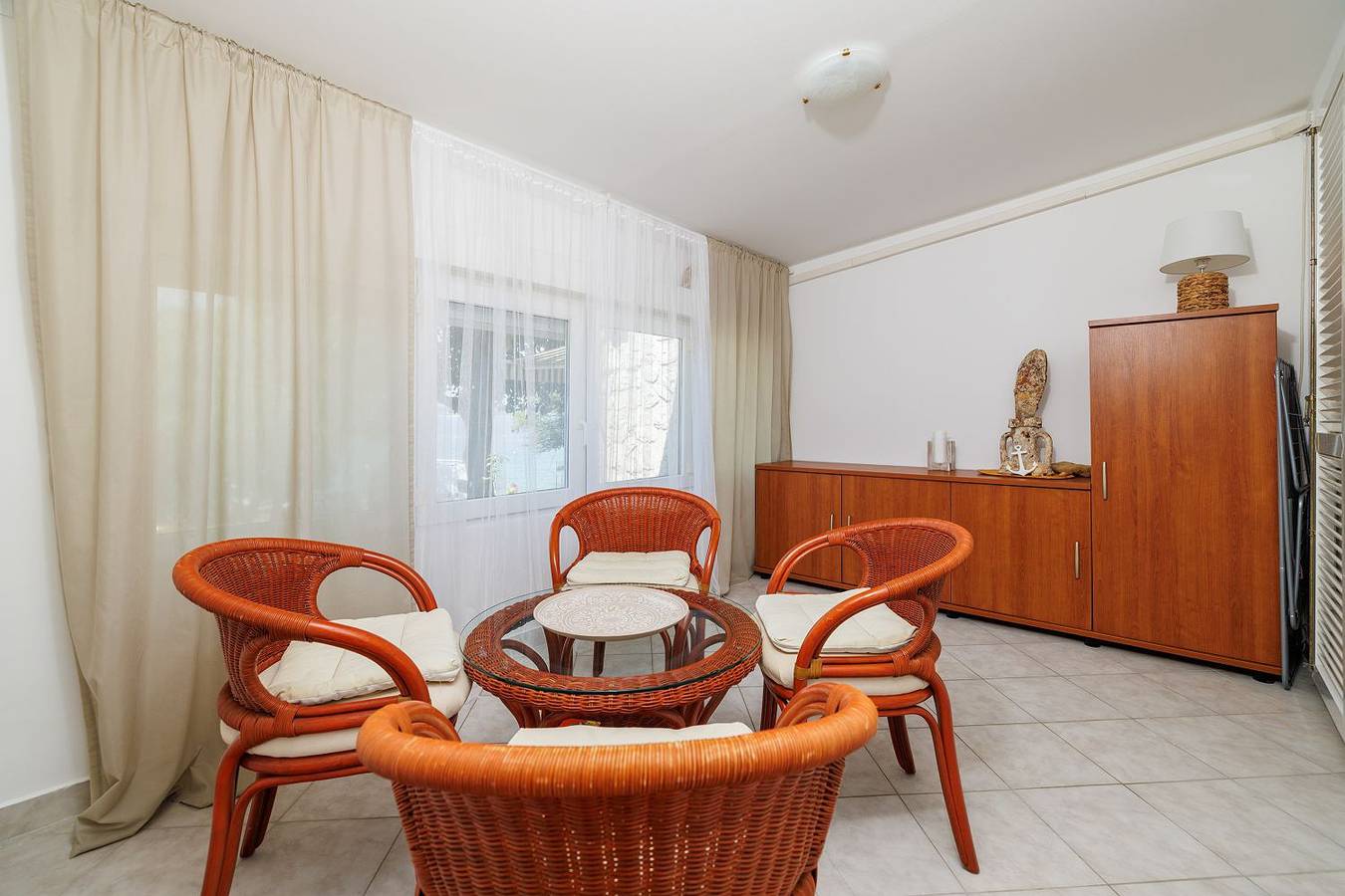 Cijeli apartman, Faszinierendes Apartment nur 50 Meter zum Strand mit Meerblick, Waschmaschine, Klima, Wifi in Selce, Primorsko-goranska županija