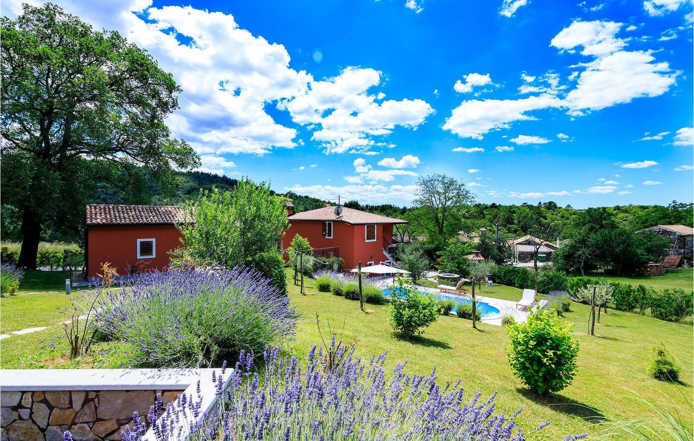 Modernes Apartment mit 2 Schlafzimmern und Pool in der Nähe des Stadtzentrums von Roč in Roč, Buzet