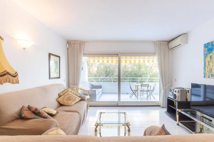 Lägenhet för 5 Personer, med barnpool samt bastu och trädgård i Estepona