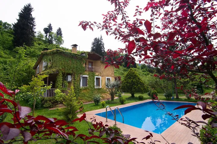 Chalet para 22 personas, con jardín además de piscina y vistas - 1