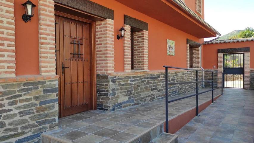 Casa rural con piscina para 2 personas, con jardín además de vistas y piscina en Provincia de Cáceres