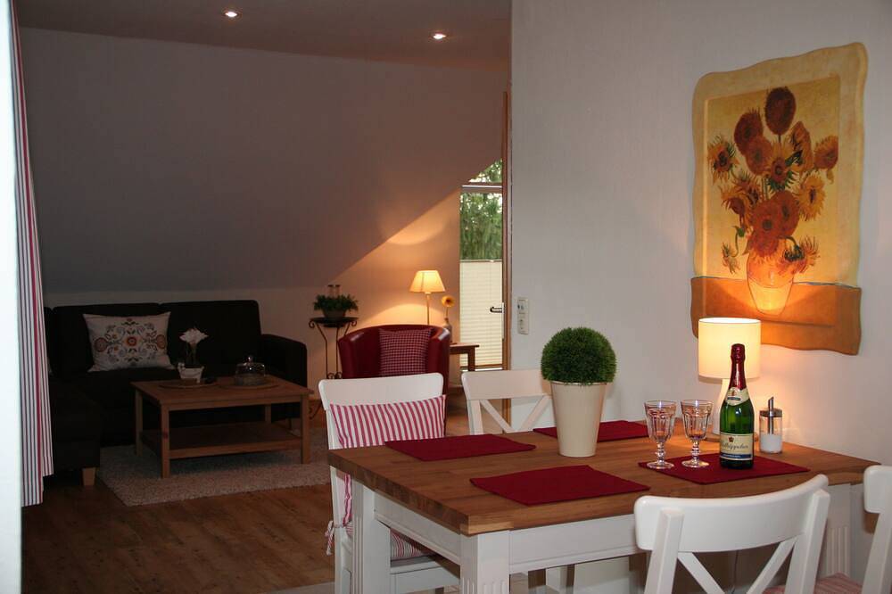 Ganze Wohnung, Hochwertig eingerichtete idyllische Landhauswohnung im historischen Rinteln in Rinteln, Landkreis Schaumburg