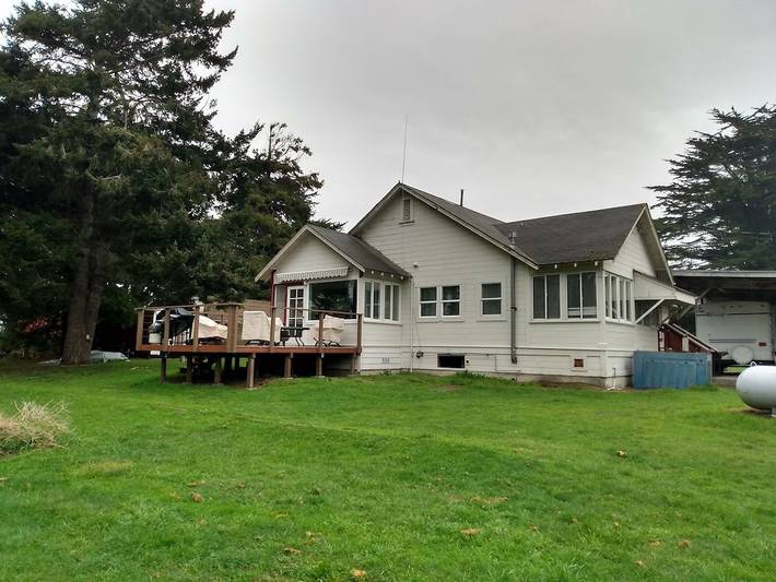 Vacation rental for 6 people, with terrace and yard in Mendocino County