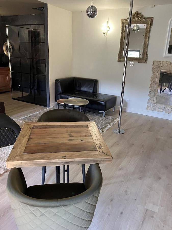 Location de vacances pour 2 personnes, avec sauna ainsi que jacuzzi et terrasse à Bieuzy - 4