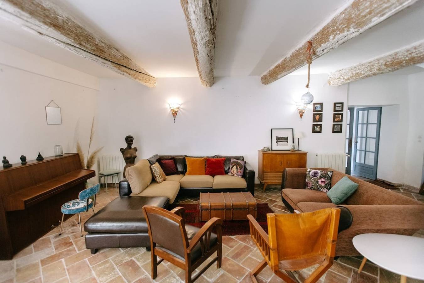 84B4 - Glycine, suite in an 18th century Provencal farmhouse in Althen-des-Paluds, Vaucluse