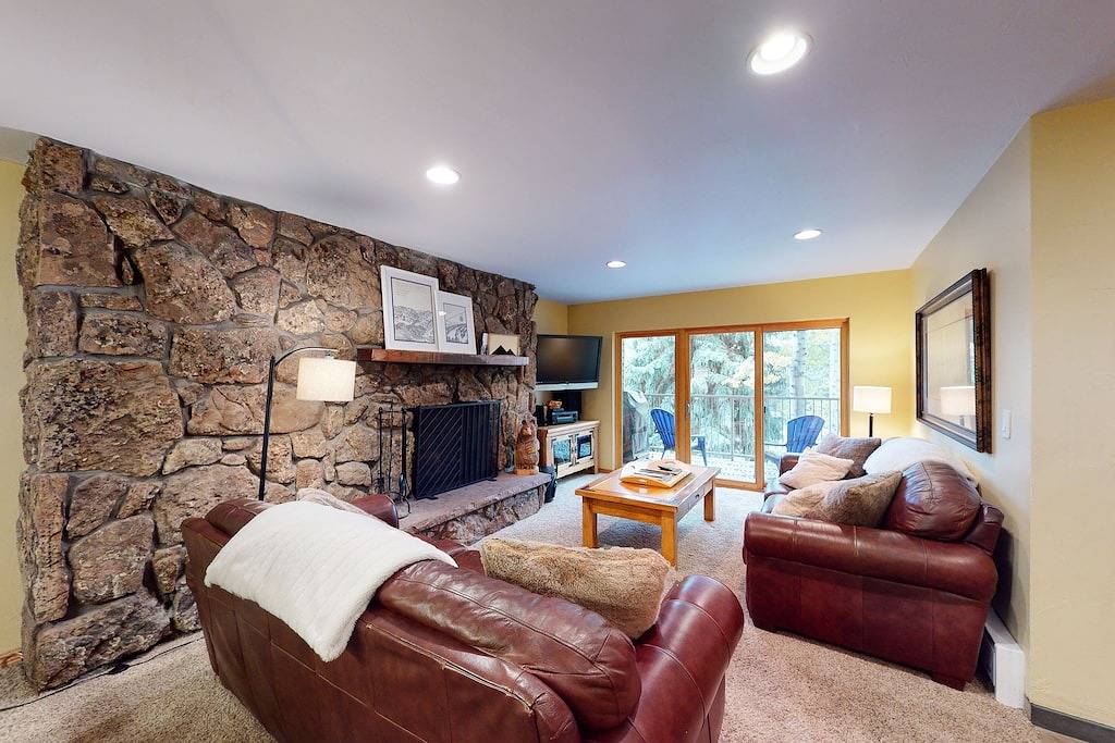 Ganze Wohnung, Beaver Creek West Condo with Heated Pool, 3 Hot Tubs & Shuttle to the Slopes in Avon, Beaver Creek