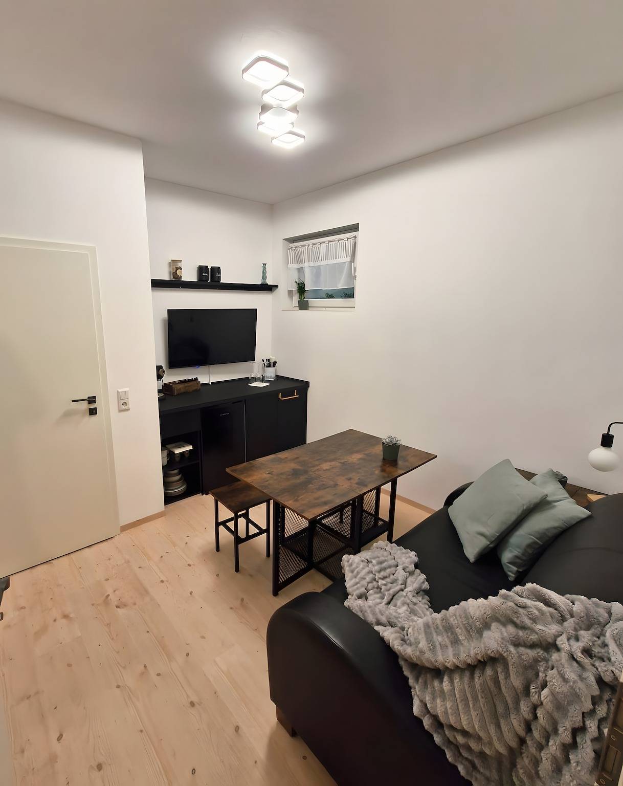 Entire apartment, Guest House 'Cute Little Basement Apartment' with Wi-Fi in Hagenbüchach, Romantische Straße