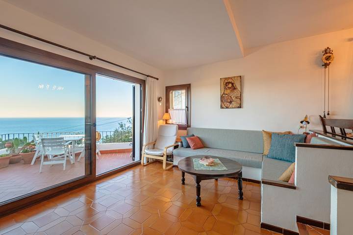 Appartement entier, Joli appartement avec magnifiques vues à la mer et piscine. in Begur, Costa Brava