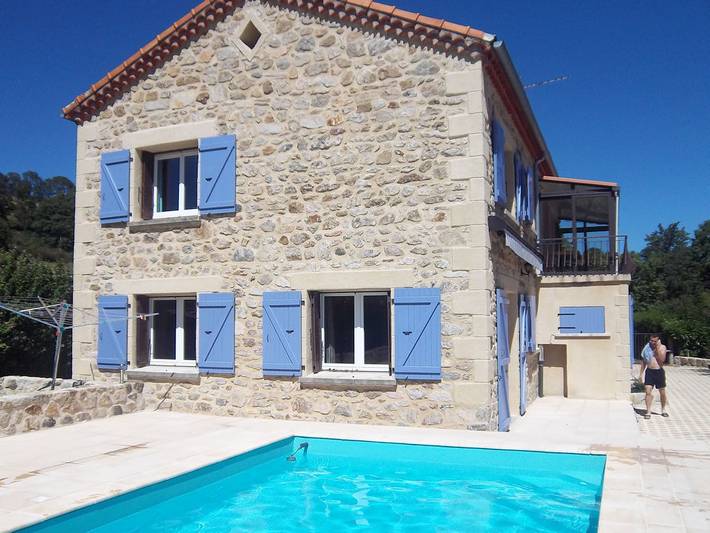 Gîte pour 4 personnes, avec Terrasse ainsi que Jardin et Piscine