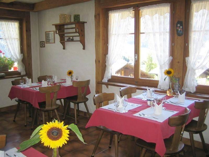 Single Room with Shared Bathroom in Rossinière, Pays-d'Enhaut Region