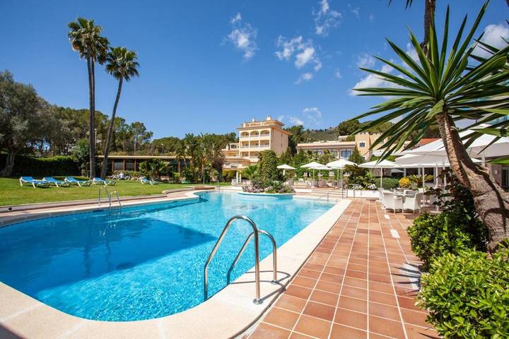 Apartamento para 2 personas, con Balcón y Terraza además de Jacuzzi y Jardín en Peguera