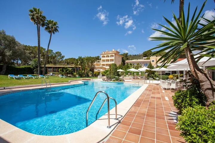 Aparthotel para 3 personas, con jardín y jacuzzi además de piscina y sauna - 1
