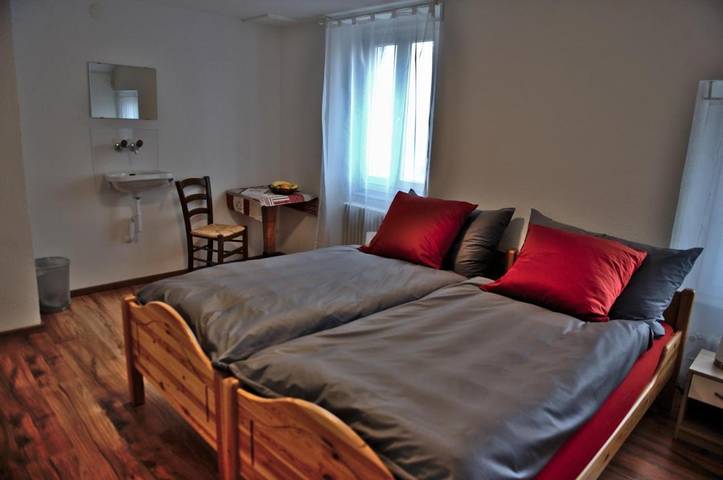Hôtel pour 3 personnes, avec terrasse et vue, animaux acceptés à Conthey - 4
