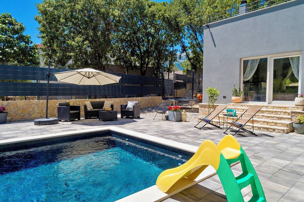 Luxury Villa Andrea in the forest near the sea in Zagvozd, Makarska Riviera