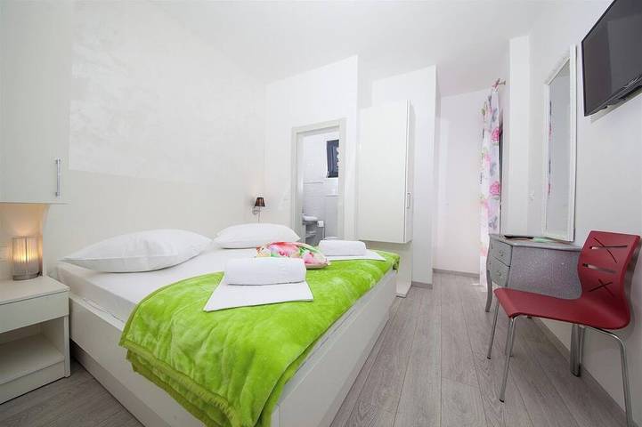Ferienhaus für 10 Personen, mit Balkon und Whirlpool sowie Garten und Sauna in Makarska - 3