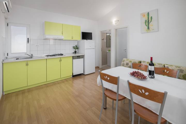 Ferienhaus für 6 Personen, mit Balkon/Terrasse und Garten sowie Pool in Istrien - 4