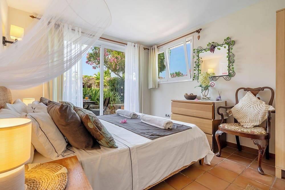 Villa 'Casa Del Vino' con vistas a la montaña, piscina privada y Wi-Fi in Torrellas de Foix, Interior de Barcelona