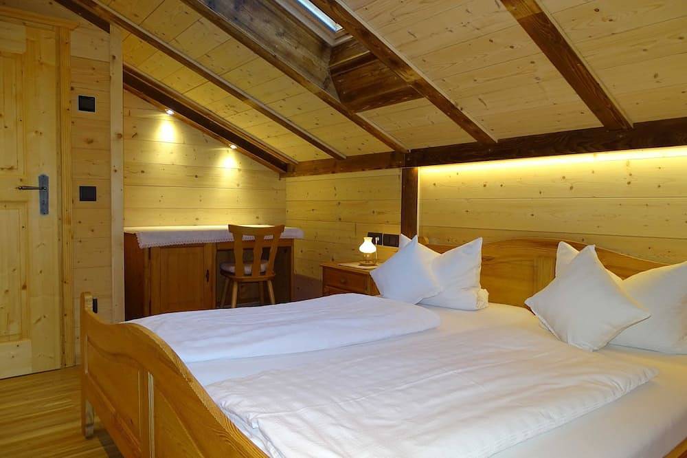 Vacation apartment attic - Guesthouse Schober - Jodlhof, Kreuth-Scharling in Kreuth, Alpes Bávaros