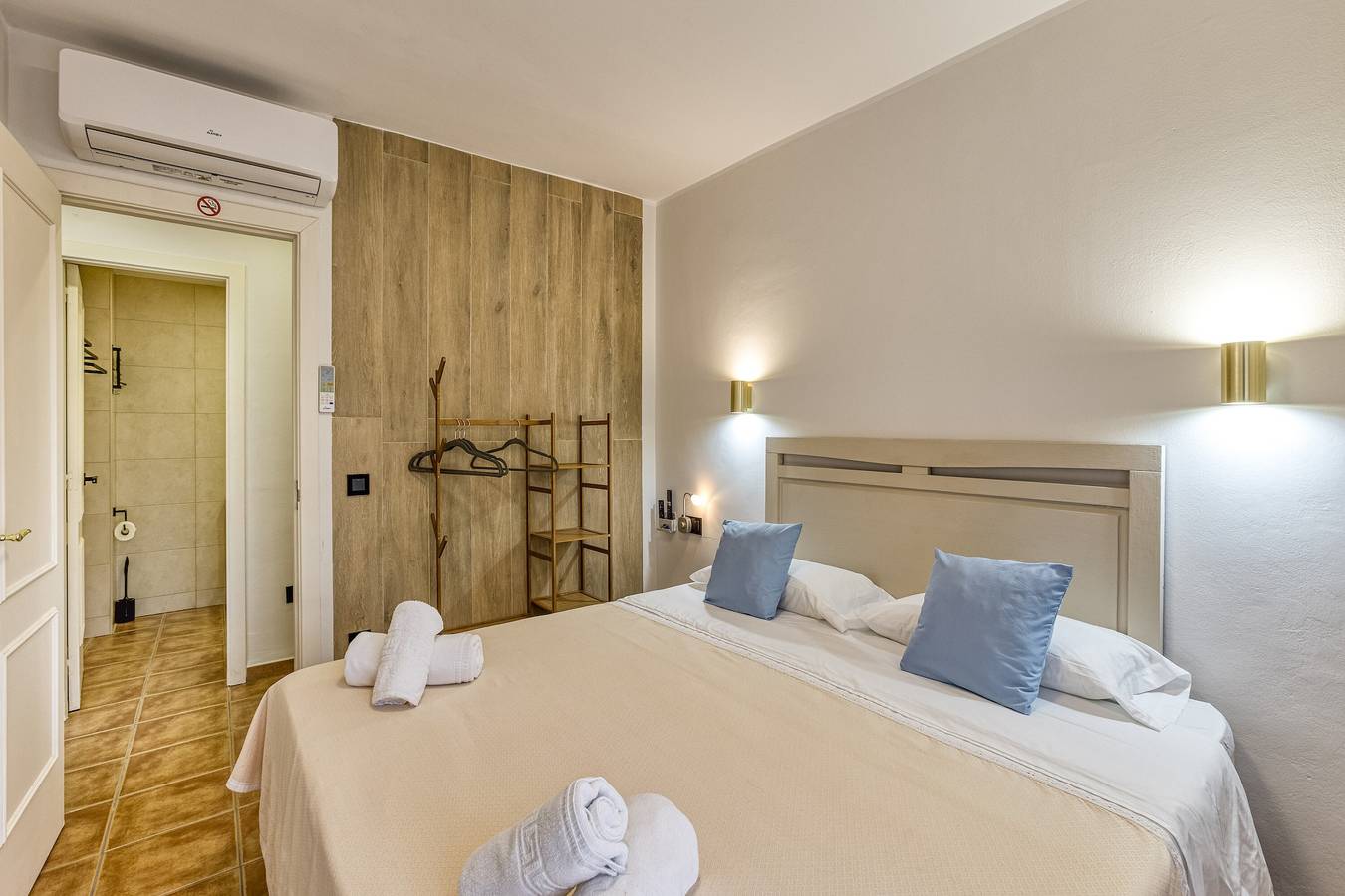 Entire apartment, Maritim Central – Deluxe Suites with Kitchen in Sant Feliu de Guíxols, Costa Brava