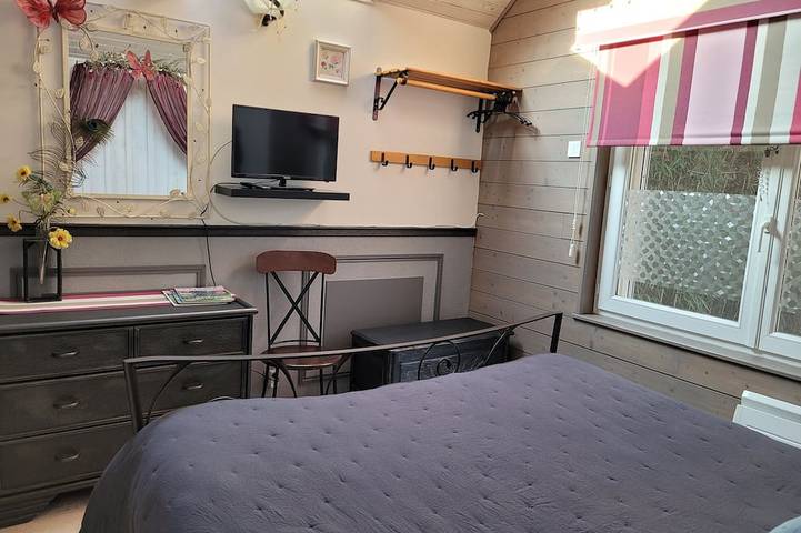 Gîte pour 2 personnes, avec jardin et terrasse ainsi que piscine et jacuzzi à Blessy - 3