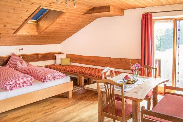 Ferienwohnung für 2 Personen, mit Balkon und Garten in Riedering