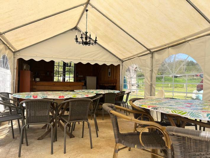 Domaine 'L'étang Des Mirandes' avec 6 gîtes : vue lac, piscine privée, jardin exclusif in Varaignes, Parc naturel régional Périgord-Limousin
