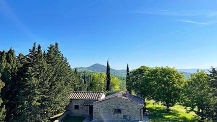 Location de vacances pour 6 personnes, avec piscine et jardin, animaux acceptés à Arezzo