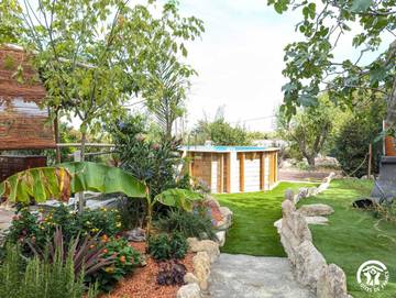 Gîte pour 2 personnes, avec piscine ainsi que jardin et terrasse dans l' Hérault