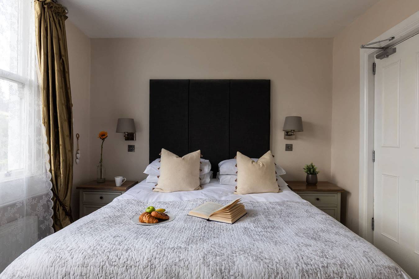 Stylish 4-Bedroom Townhouse in the Heart of Bath in Bath, Bath & North East Somerset