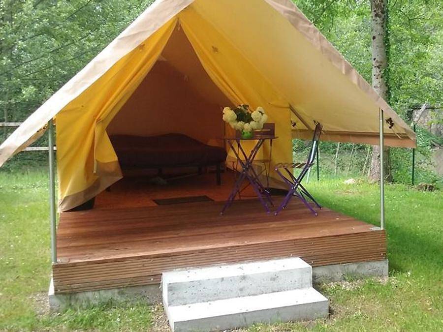 Camping des Lancières - Tente en toile et en bois 2 personnes - Canada Treck Lit double in Rogny-les-Sept-Écluses, Région d'Auxerre