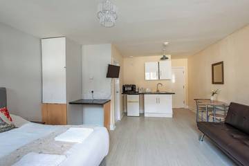 Apartment for 4 People in Bromley, London, Photo 2