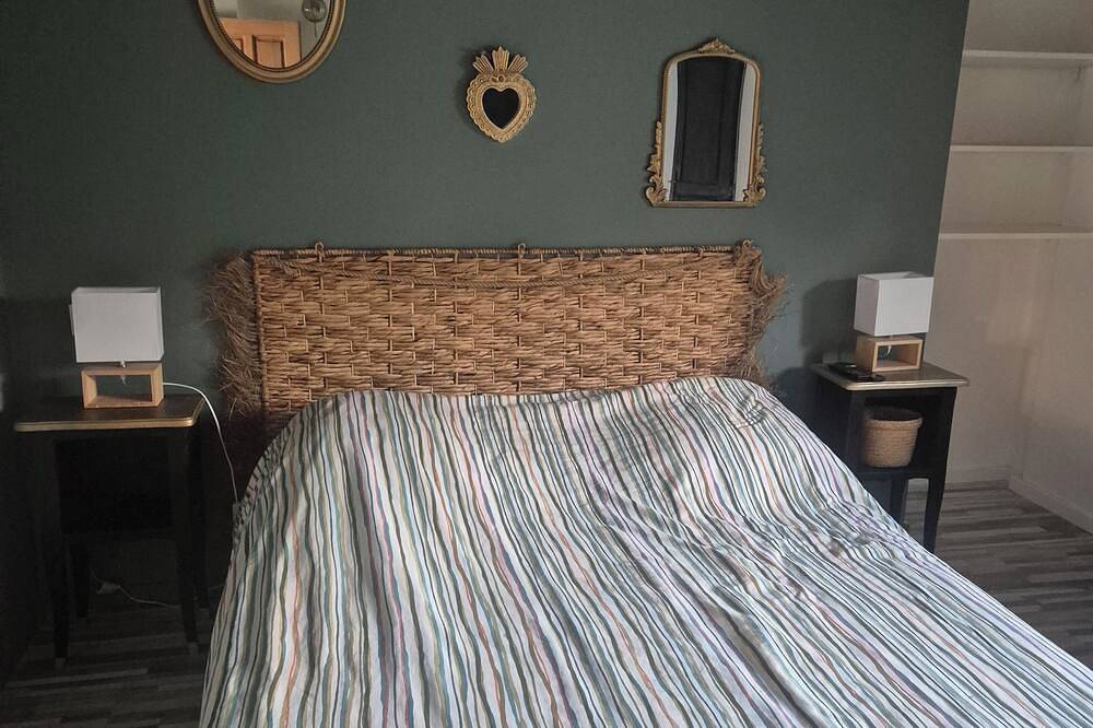 House Cargèse villa. Edge of sea. Hiring feet in water. Corsica of the south in Cargèse, Parc naturel régional de Corse