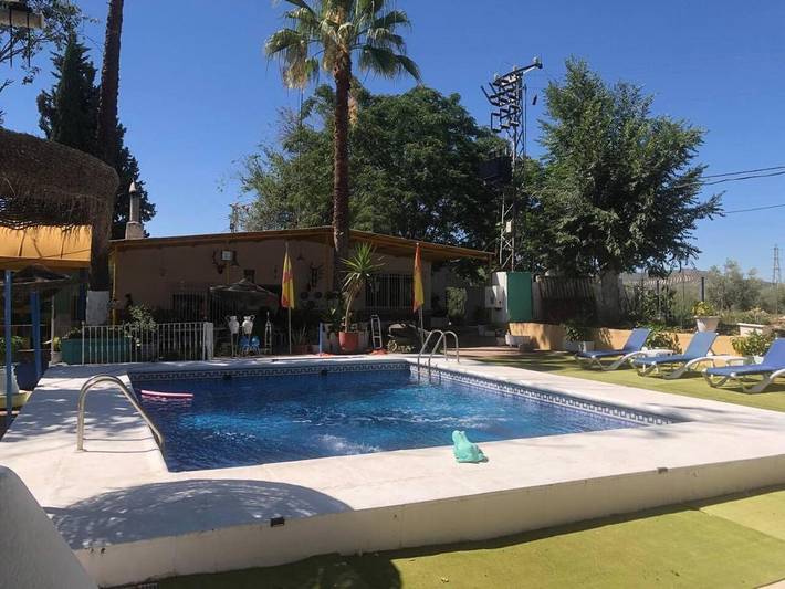 Apartamento para 14 personas, con piscina y jardín en Lucena