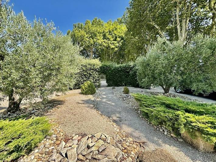 Location de vacances pour 6 personnes, avec terrasse ainsi que vue et piscine à Gigondas - 4