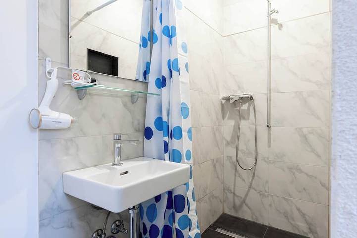 Appartamento intero, Lucerne Bright Double Room by Mount Pilatus in Kriens, Lago dei Quattro Cantoni