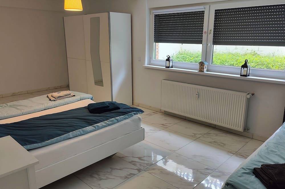 Ganze Wohnung, Luxus-Wohnung (81m²) in der Nähe von Düsseldorf, kernsaniert, mit Parkplatz in Kaarst, Niederrhein
