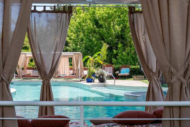 Apartamento para 2 personas, con jardín y piscina además de sauna y jacuzzi en Forte dei Marmi
