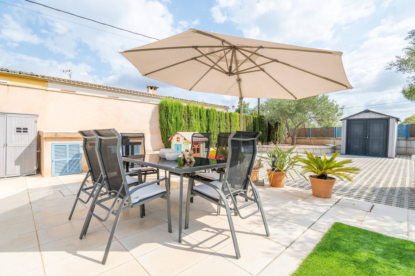 Villa 'Ca Na Rossa' with Mountain View, Wi-Fi and Air Conditioning in Sineu, Majorca Center