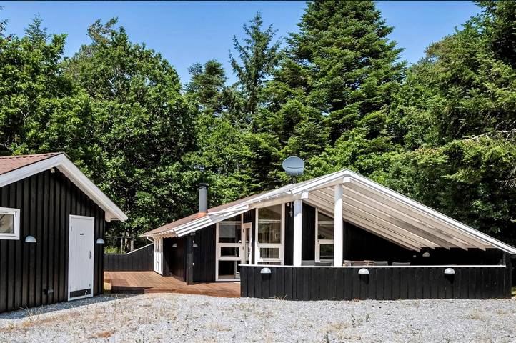 Feriehus for 6 personer, med sauna og jacuzzi i tillegg til terrasse, dyr tillatt i Hals