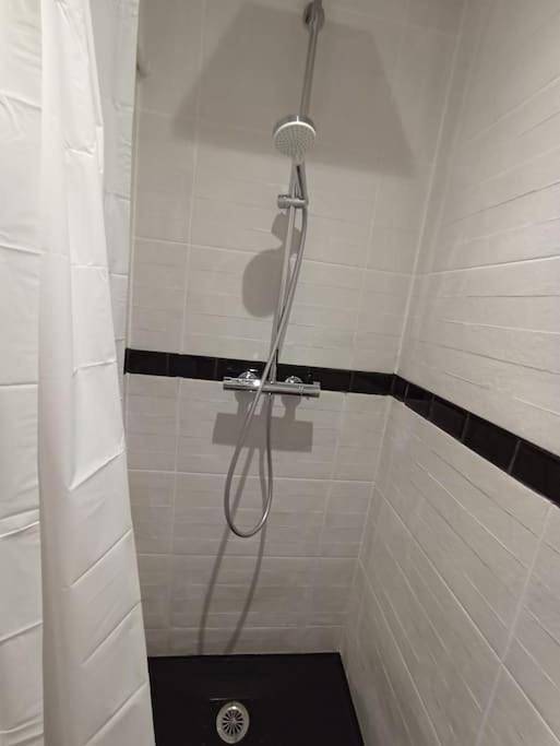 Appartement entier, One-Bedroom Apartment in Brem-sur-Mer, Vallée de la Loire