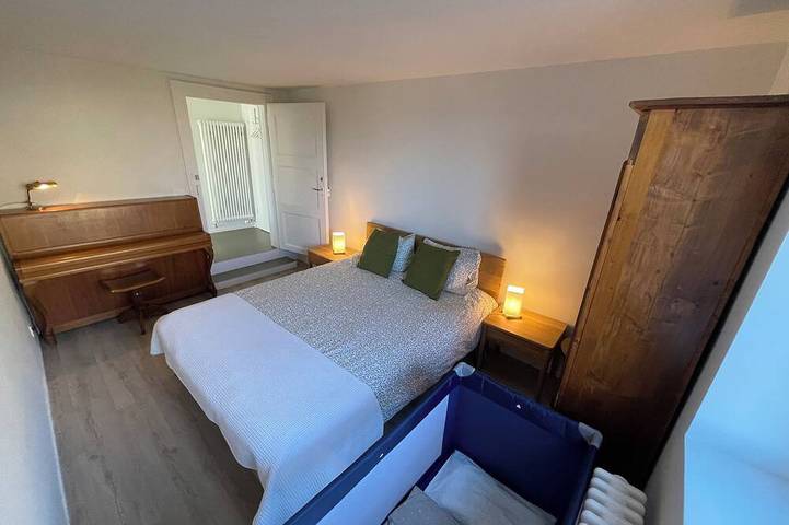 Ganze Wohnung, Moderne 2-Zimmer-Wohnung in der Stadt mit Seeblick in Neuchâtel, Lake Neuchâtel