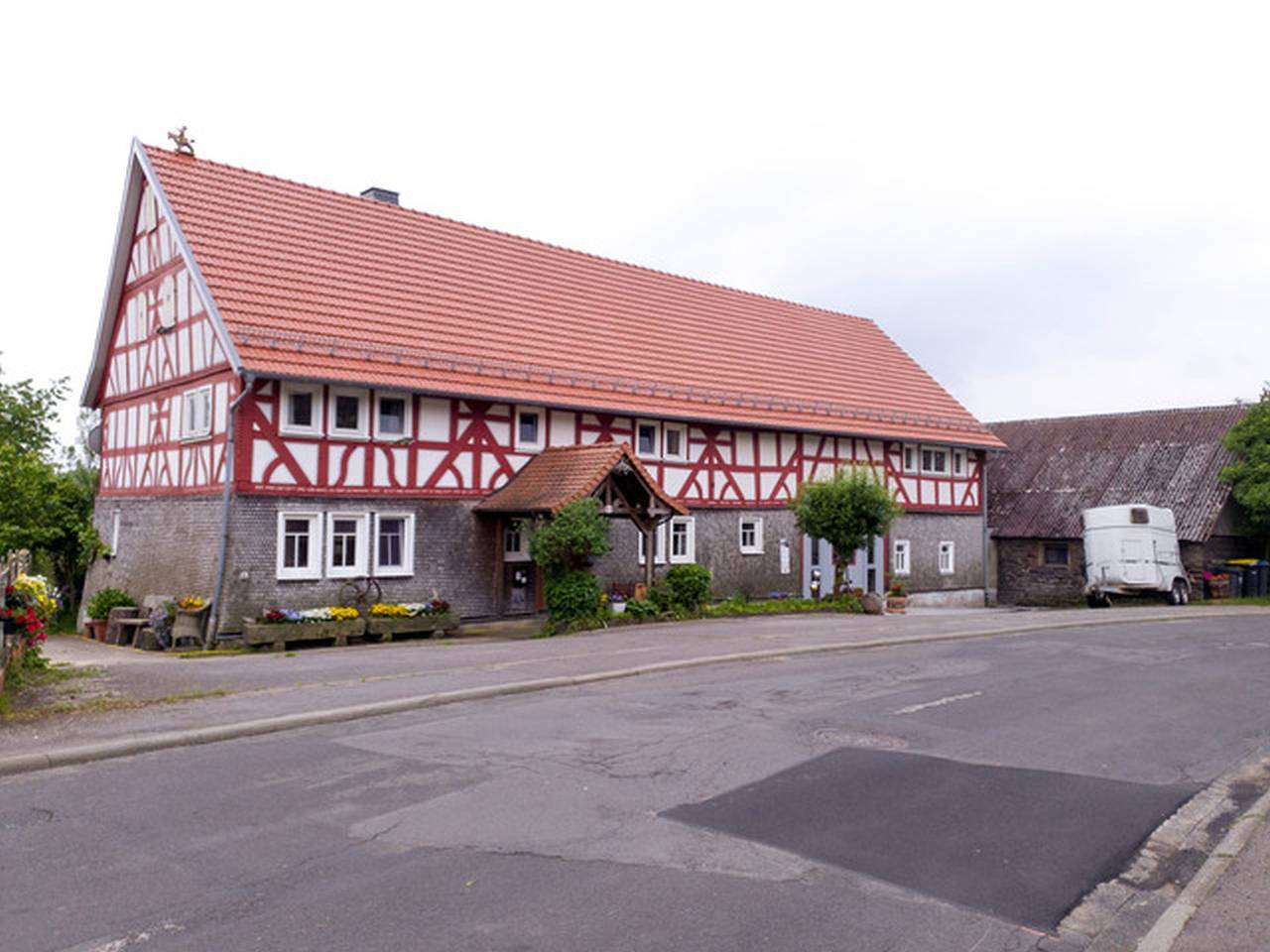Ganze Ferienwohnung, FeWo Scheiche-Haus - Ferienwohnung Scheiche-Haus mit ca. 80 qm, 2 Doppelzimmer, 1 Wohn-/Essraum, max. für 5 Personen in Vogelsberg Region