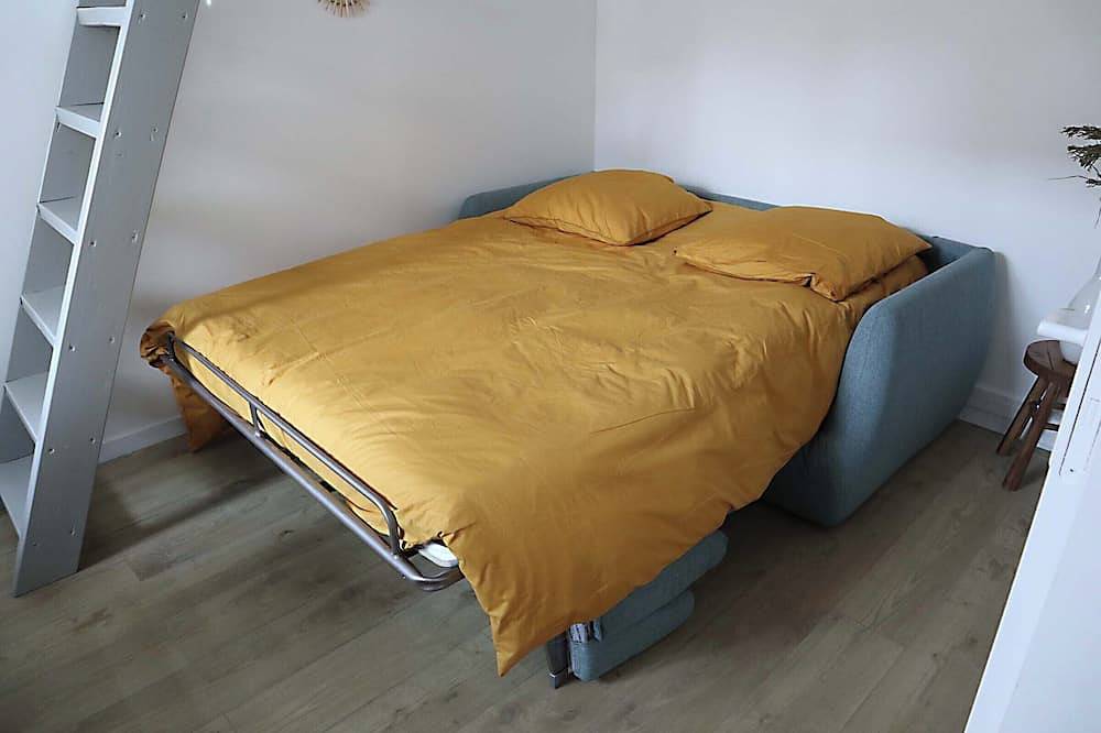 Apartamento entero, Charming studio, quiet, old village, 30 mn from Paris, 10 mn from Auvers-sur-Oise in Bessancourt, Valle del Oise
