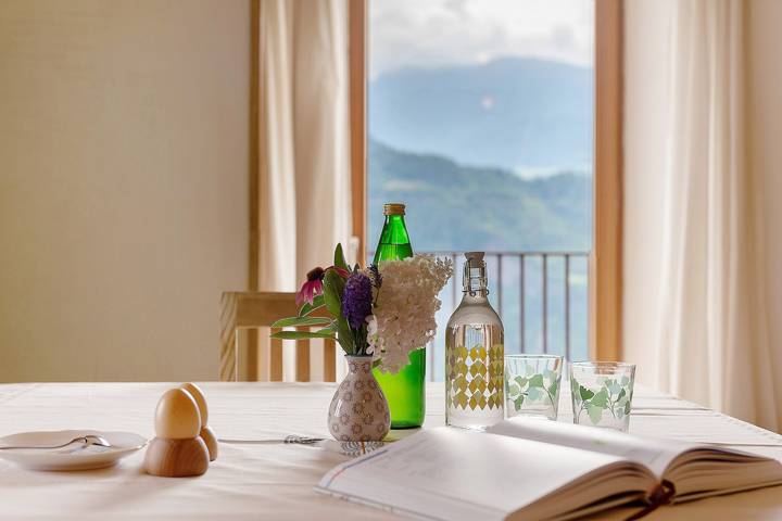 Entire apartment, Holiday Apartment "Rotwandterhof Fuchsbau" with Mountain View, Balcony & Wi-Fi in Ritten, Dolomiti Superski